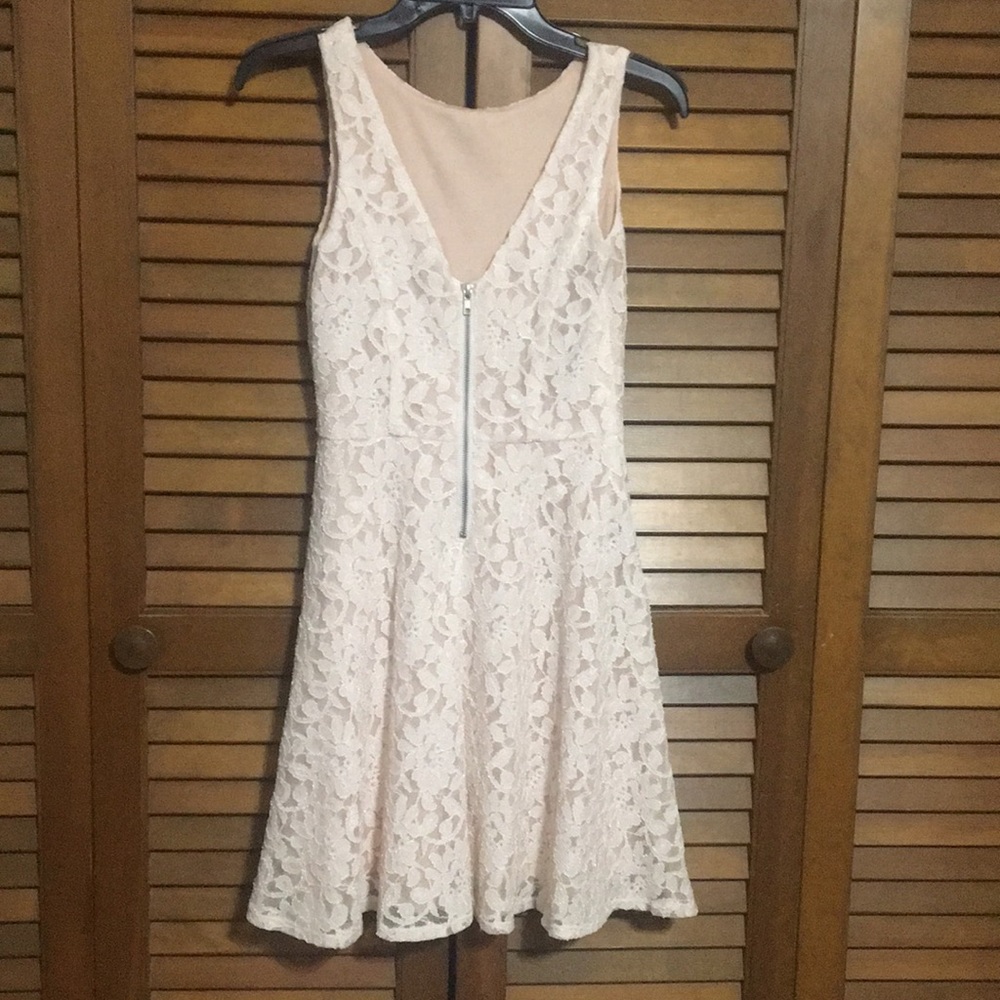 Light pink lace dress - Picture 2 of 2